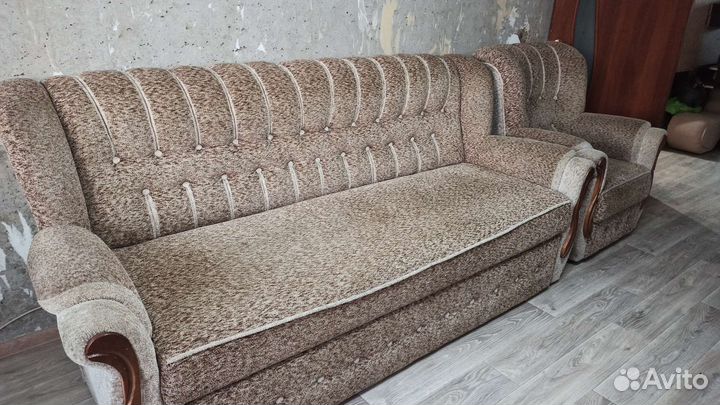 Диван с креслом