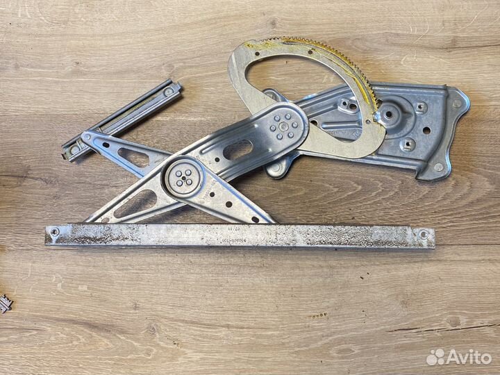 Renault scenic 3 задний правый стеклоподъёмник