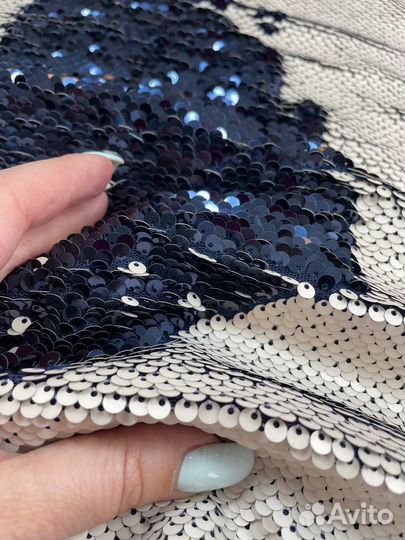 Ткань с пайетками на сетке