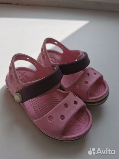 Продам crocs сандалии для девочек
