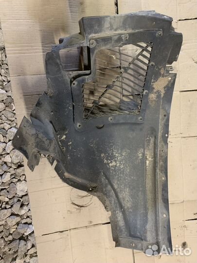 Подкрылок BMW X5 E70 F L уголок 51717169411