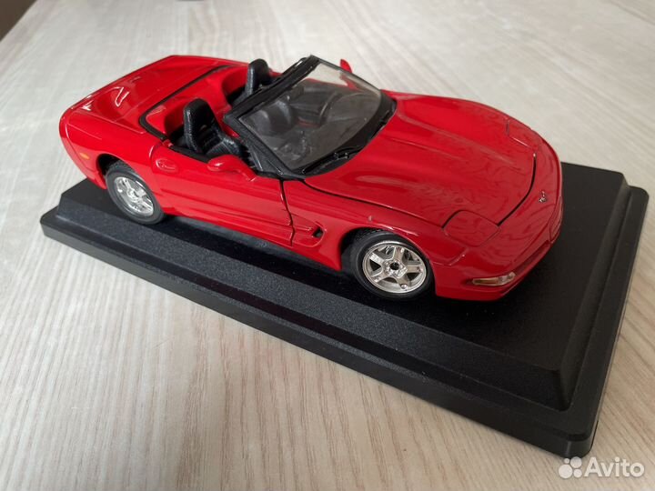 Модель bburago Chevrolet Corvette