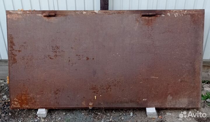 Металлическая дверь