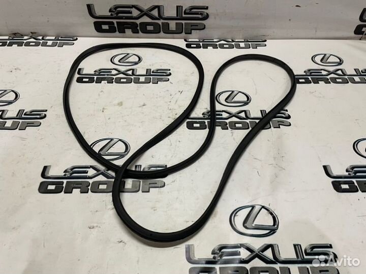 Уплотнительная резинка двери передняя Land Rover