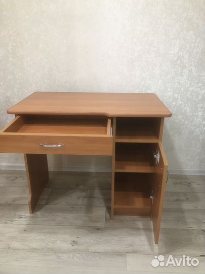 Письменный стол