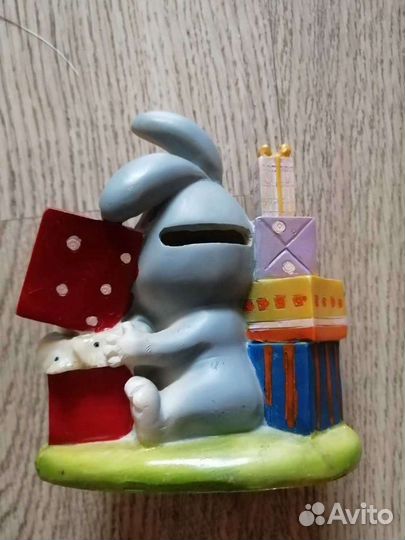 Копилка - зайчик с подарком