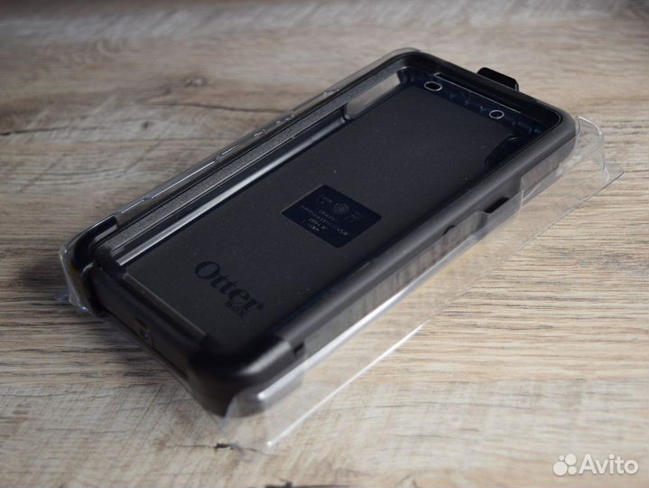 Противоударный чехол OtterBox Defender