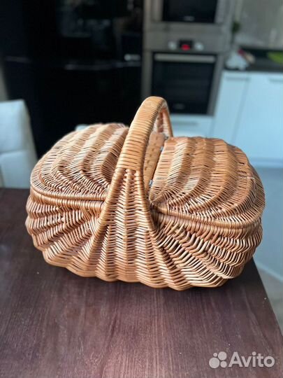 Корзина плетеная с крышкой