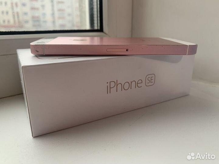 iPhone SE, 32 ГБ
