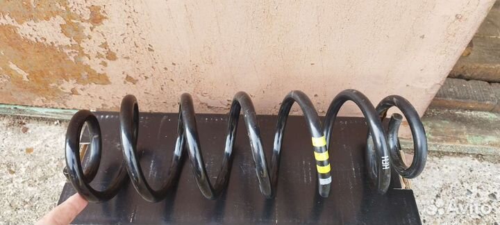 Задняя пружина audi q3