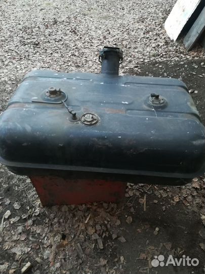 Продам бензобак