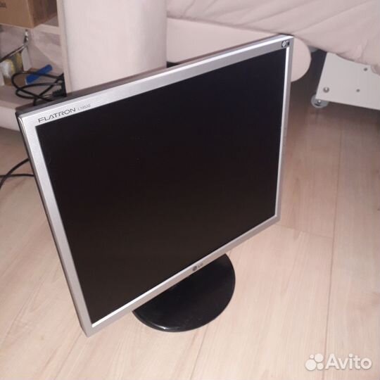 Монитор LG 19