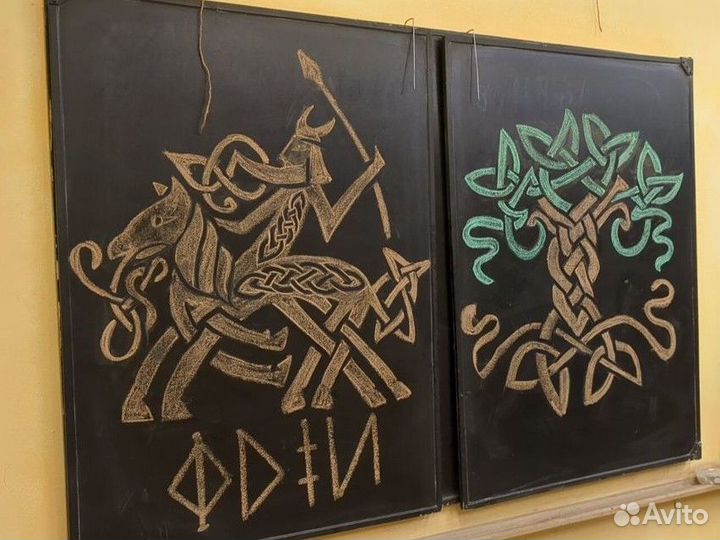 Рисунок мелом на черной доске леттеринг