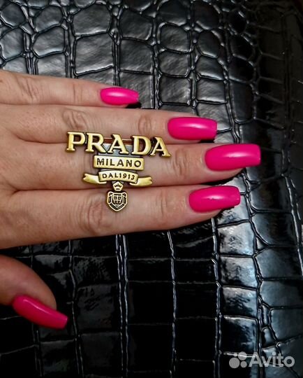 Брошь Prada