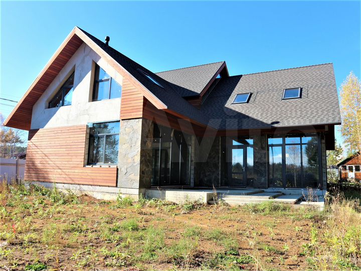 Дом 270 м² на участке 10,5 сот.