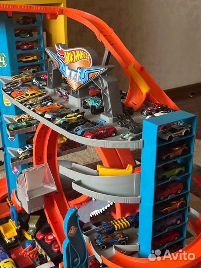 Hot wheels мега гараж