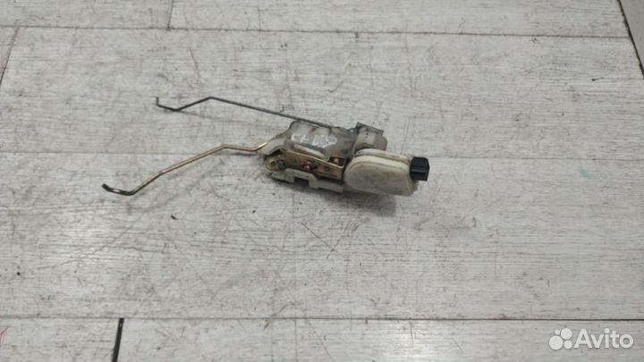 Замок двери передней левой Mitsubishi Galant 8 EA