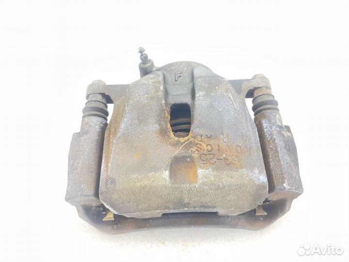 Суппорт тормозной передний правый Toyota Voxy