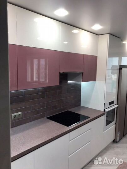 П-образный кухонный гарнитур современный