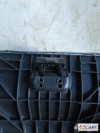 Обшивка багажника задняя правая mercedes-benz E350