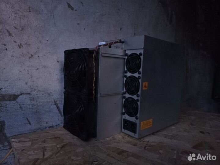 Майнер Asic Antminer S19 90T до 110Th (88 чипов)