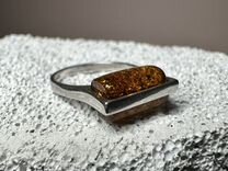 Кольцо серебряное с янтарем