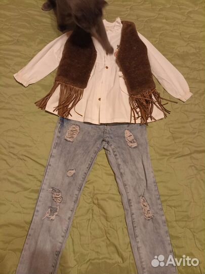 Модный лук для девочки 122-рубашка,жилет,джинсы