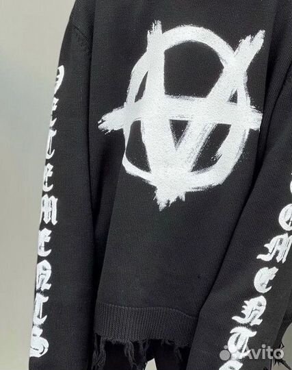 Свитер Vetements Anarchy Distressed