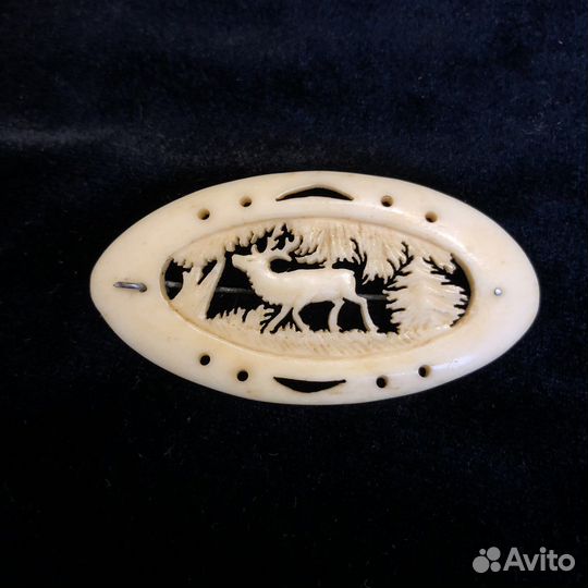 Брошь. Резьба по кости