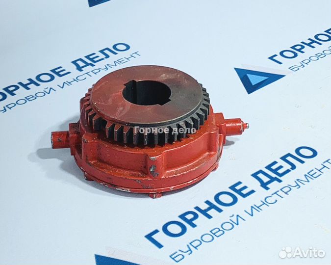 Бугель в сборе с полумуфтой 2-43-140.001 сб