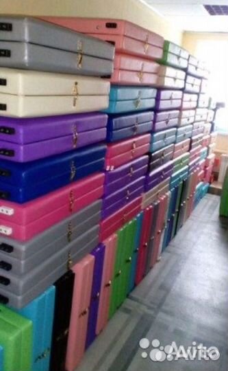 Кушетка на устойчивых стальных ножках