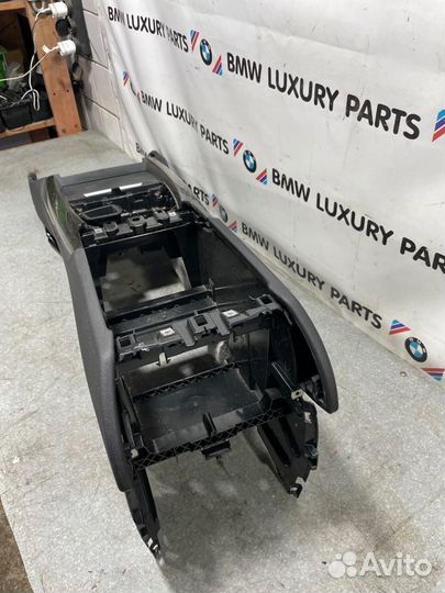 Подлокотник Bmw X5 F15 3.0 N57D30А 2014