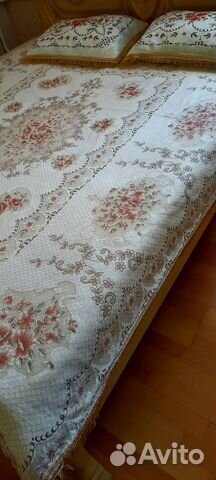 Покрывало и наволочки на кровать и диван