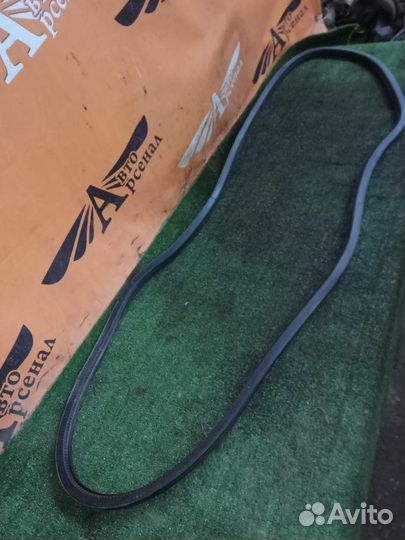 Уплотнительная резинка боковой двери задняя правая