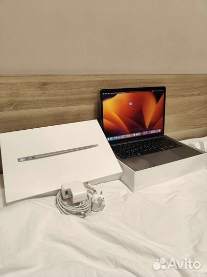 Apple MacBook Air 13 2020 m1 8/256 gb рст