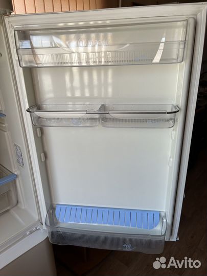 Холодильник бу indesit