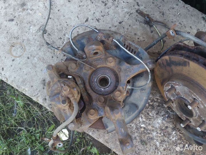 Поворотный кулак Toyota Auris