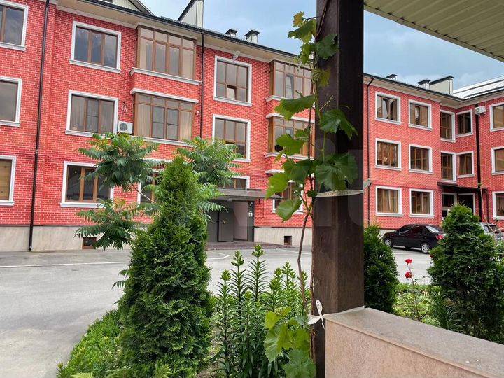 2-к. квартира, 75 м², 2/4 эт.