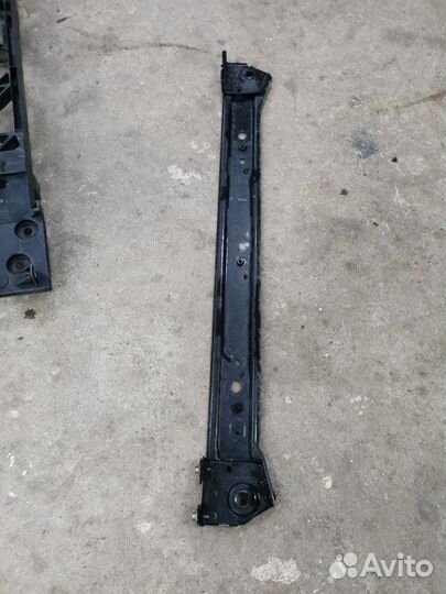 Рамка радиатора Renault Fluence седан K4MW839 2011