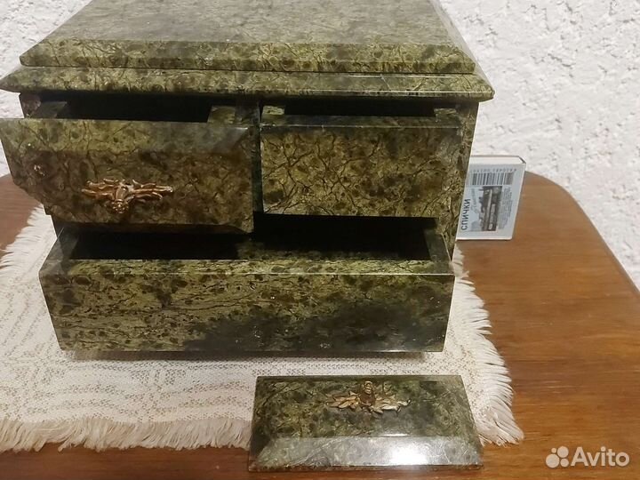 Шкатулка. Змеевик. 50-60 гг