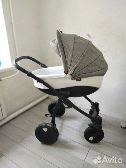 Коляска 3 в 1 Zippy tutis