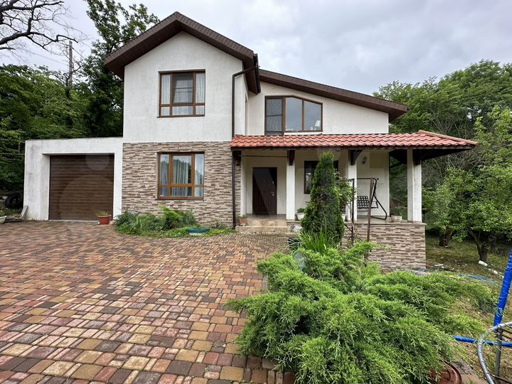 Дом 198 м² на участке 5,5 сот.