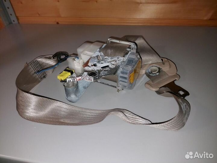 Ремень безопасности передний правый Toyota Prius 2