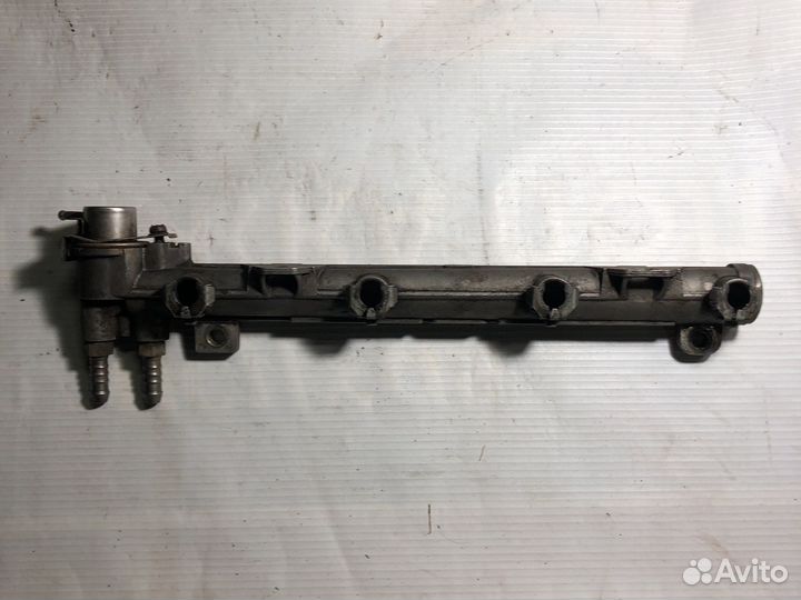 Топливная рампа 1.4 AXP 036 133 319