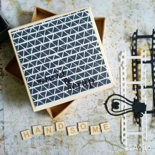 Коробочка для небольшого подарка тренеру, учителю