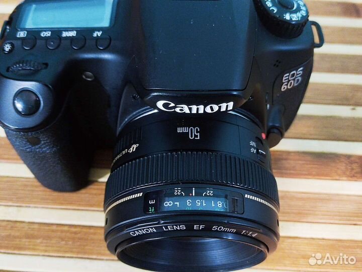 Зеркальный фотоаппарат Canon 60d