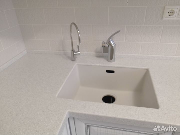 Столешница из акрилового камня