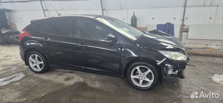 Ford Focus 1.6 МТ, 2011, битый, 220 000 км
