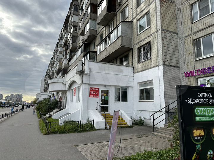 Проходное, угловое, 40 квт, витрины