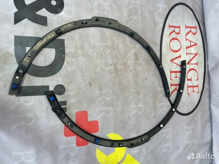 Молдинг крыла Land Rover Discovery 5 L462 2.0 SI